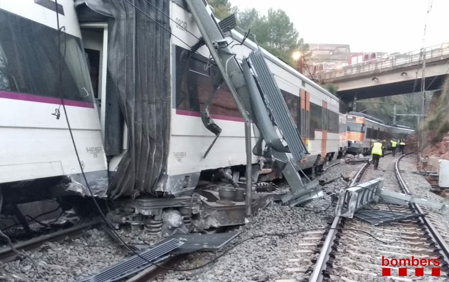Un muerto y seis heridos por el descarrilamiento de un tren en Vacarisses (Barcelona)