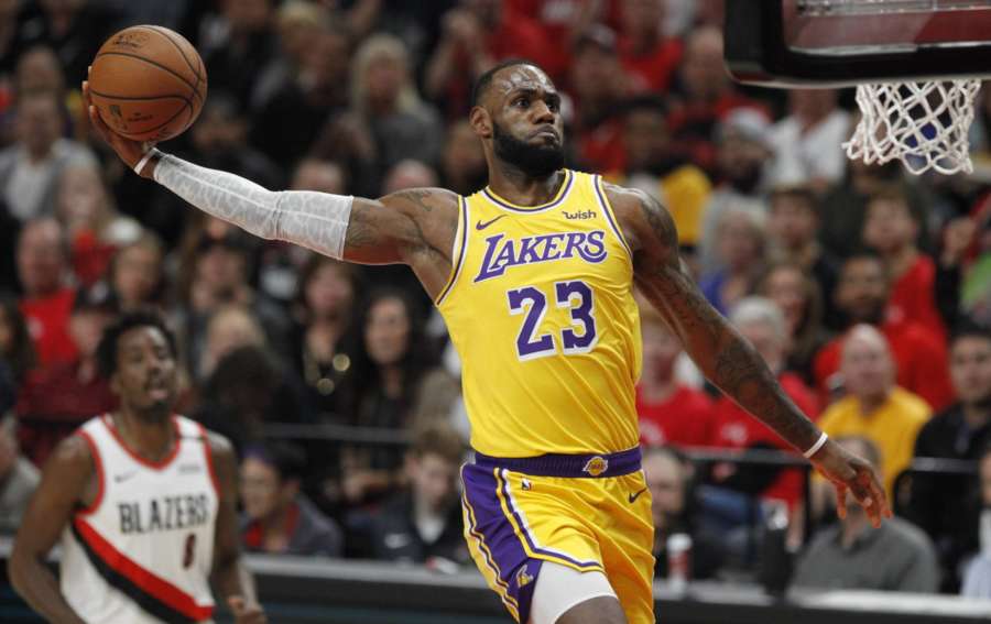 Lebron James supera a Chamberlain y es el quinto máximo anotador en la historia de NBA