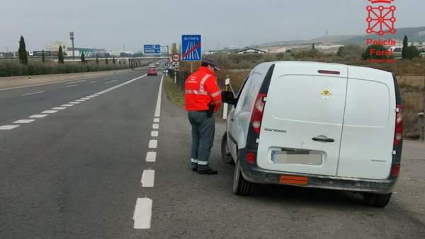 Denunciado por usar el móvil conductor que transportaba material radiactivo