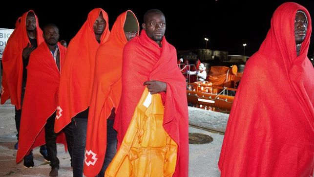 Llegan al puerto de Motril los 53 inmigrantes rescatados cerca de Alborán