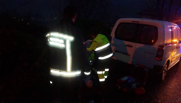 Muere un hombre mientras conducía una furgoneta, al parecer por un infarto