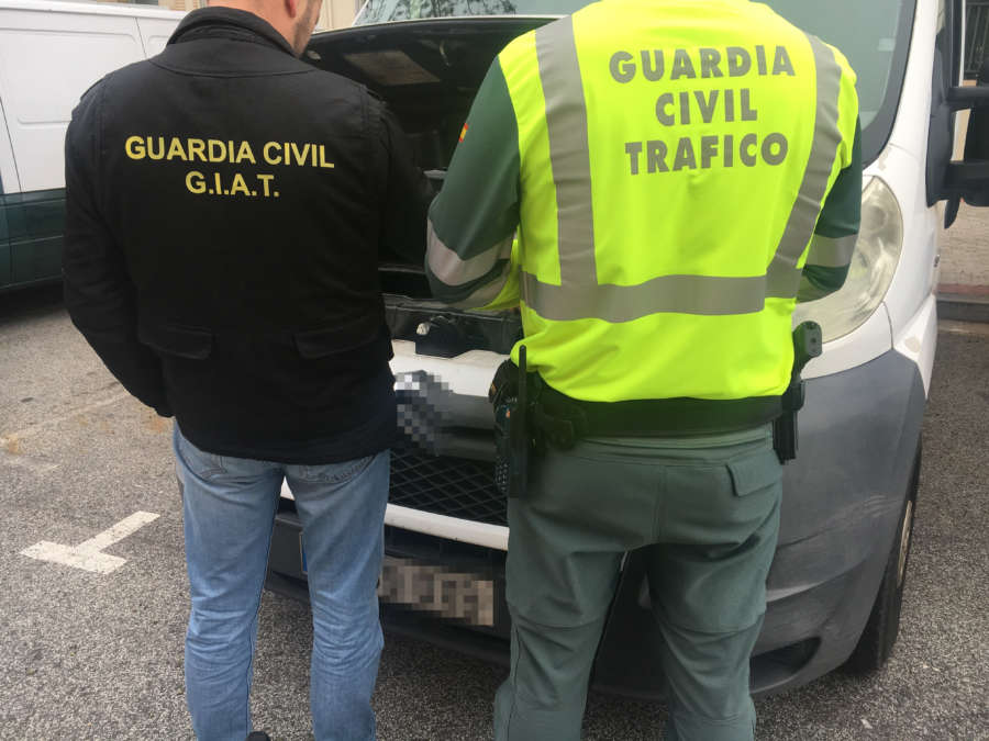 Desarticulados dos grupos en Navarra por rebajar kilometraje en los coches para luego venderlos