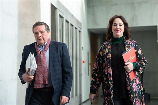 Mesa del Parlamento avala la continuidad de Aznrez en grupo y presidencia