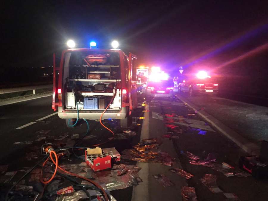Dos heridos en un accidente en Esquíroz al chocar un coche y un camión