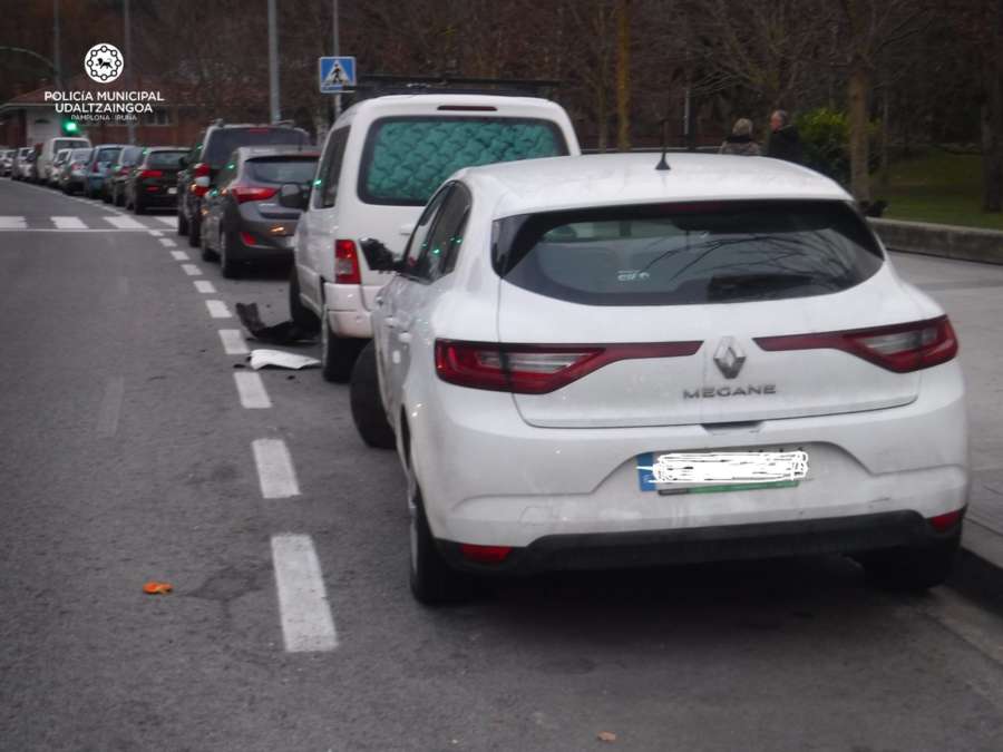 Conductora da positivo en alcohol tras chocar contra varios coches aparcados