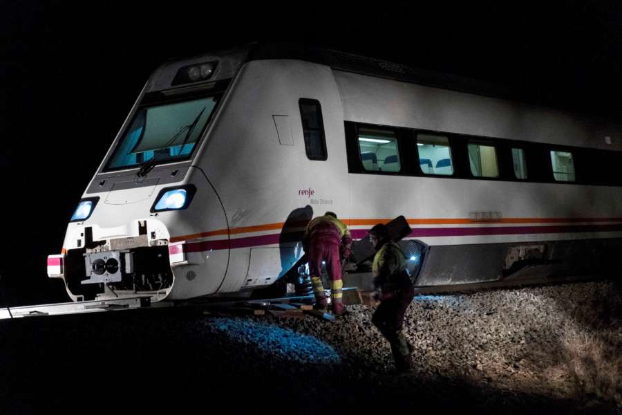 Renfe se suma a la denuncia Adif por el sabotaje tras el descarrilamiento de tren