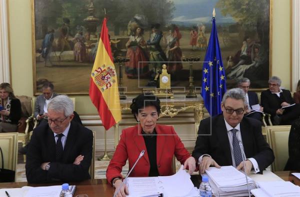 Celaá insta a la derogación de la LOMCE con consenso y el PP pide su retirada