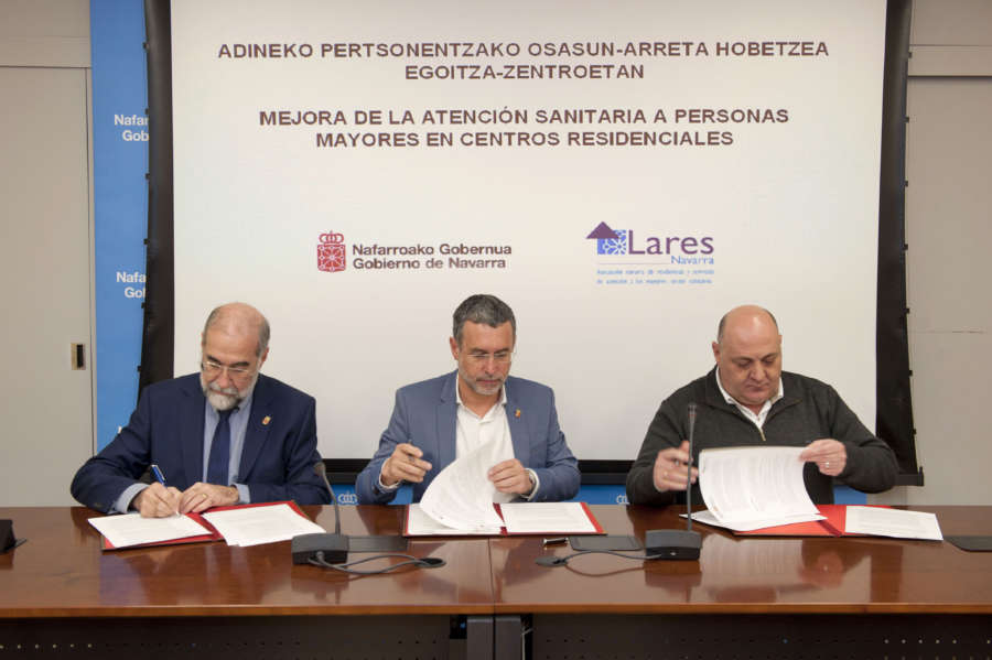 El Gobierno y Lares acuerdan un Plan de mejora de la atención sanitaria en centros de mayores