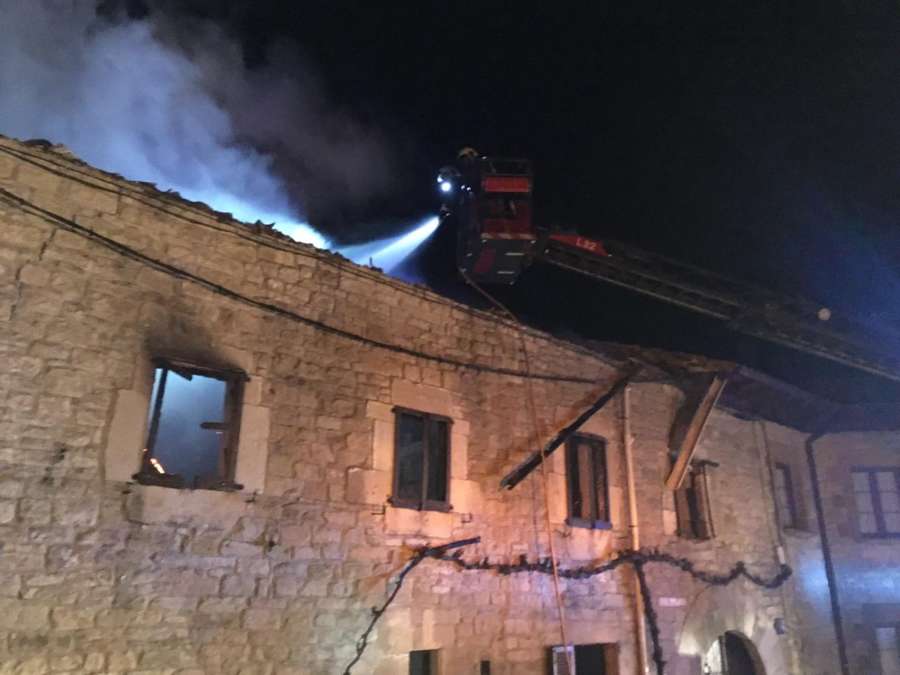 Una vivienda de Artáiz (Unciti) ha resultado destruida por un incendio