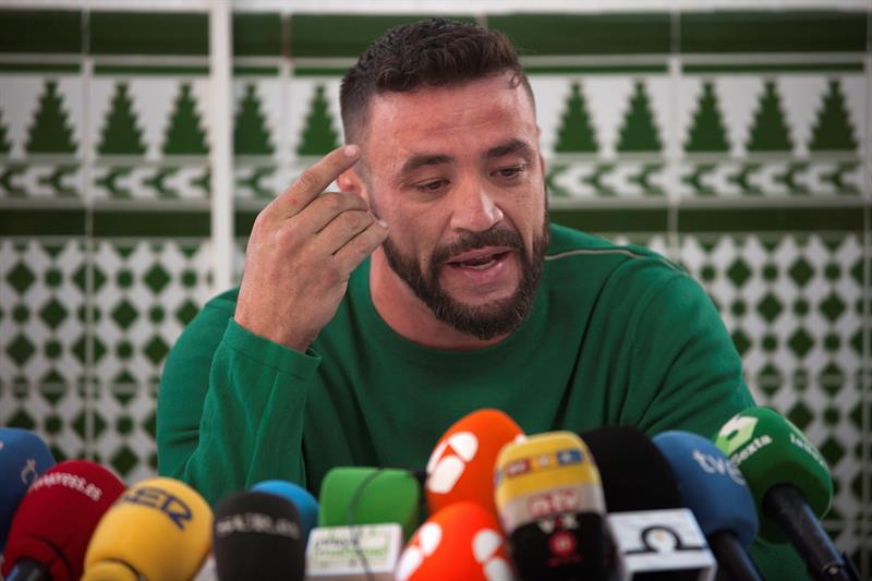 El dueño de la finca de Totalán dice que el pocero dejó el boquete 