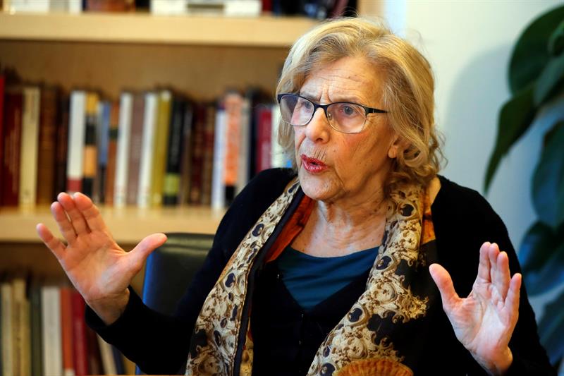 Carmena ve muy difícil pactar con PSOE y Cs, cada vez más a la derecha