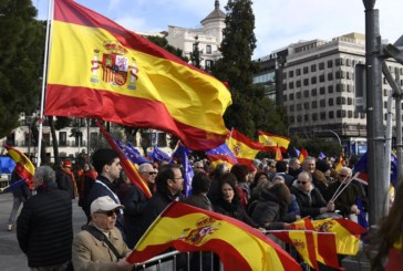 Miles personas se congregan ya en la plaza de Colón de Madrid contra Sánchez y a favor de elecciones