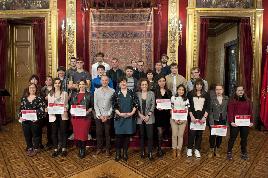 La consejera Solana entrega los Premios Extraordinarios de FP, Artes Plásticas y Diseño a 27 estudiantes