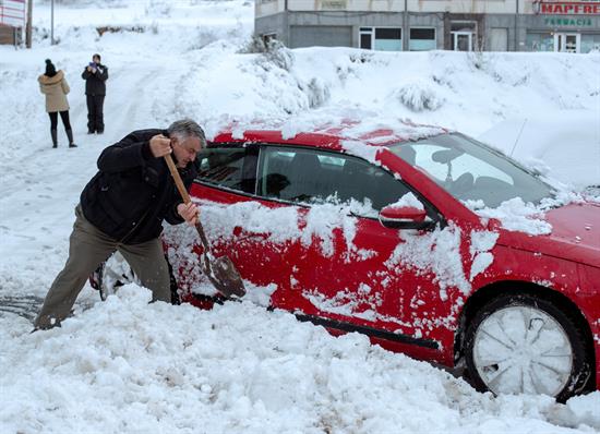 Helena se aleja tras dejar una víctima y cientos de vías cortadas por las nevadas