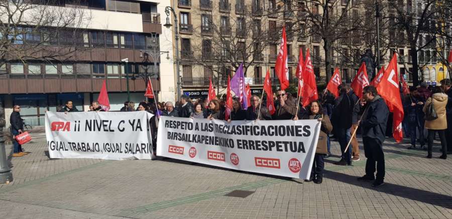 CCOO y UGT se concentran en defensa del acuerdo sobre los fondos adicionales
