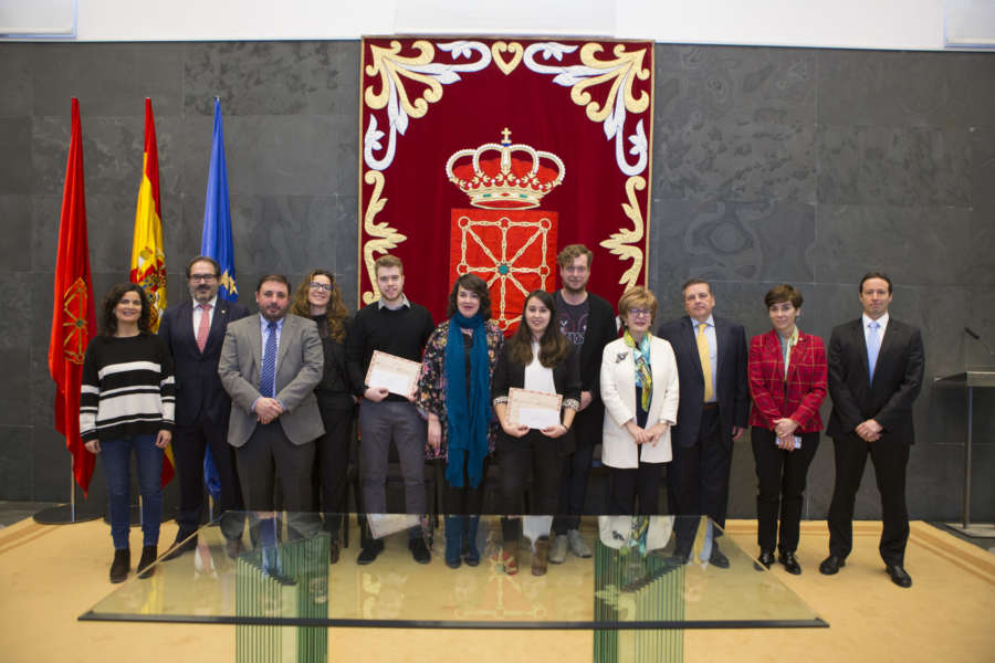 Hugo García de Olano recibe el III Premio Parlamento de Navarra de Derecho Parlamentario