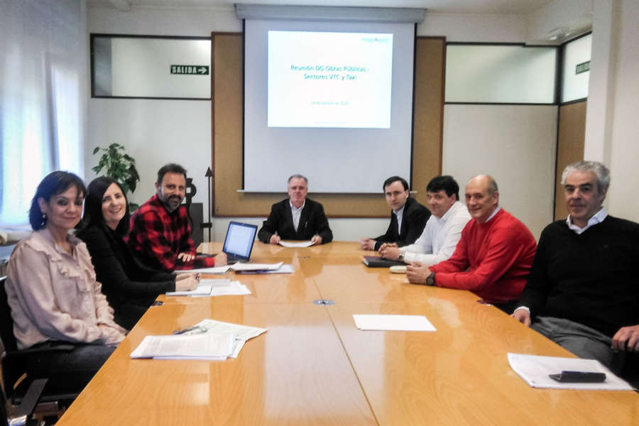 El Gobierno foral se reúne con representantes del Taxi y las VTC