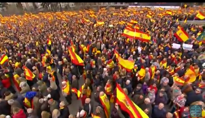 Masiva afluencia a la manifestación contra Sánchez, por la unidad de España y a favor de elecciones