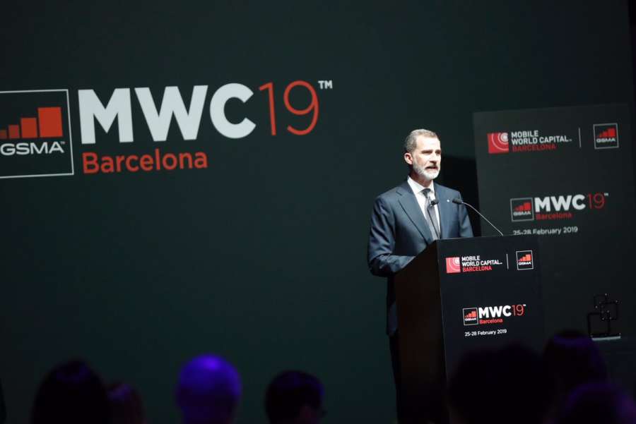 Felipe VI asegura ante Torra que España es una 