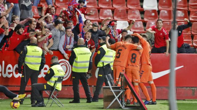 0-2. Osasuna, líder provisional tras ganar en El Molinón 33 años después