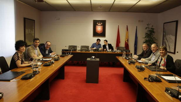 Constituida la ponencia para externalizar servicios del Gobierno de Navarra