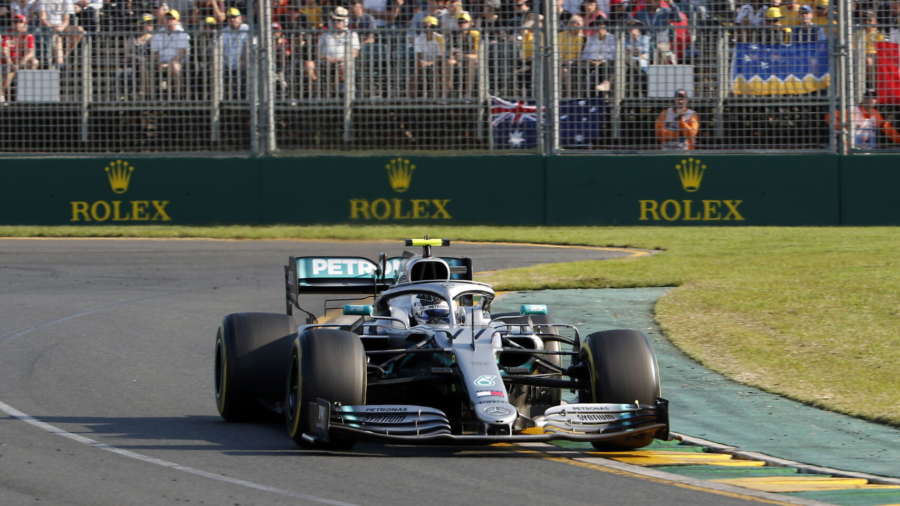 Bottas, salida fulgurante y triunfo en Australia