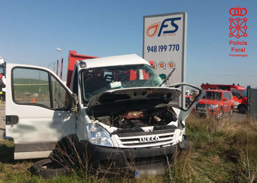 Un fallecido, vecino de Urroz, y dos heridos en un accidente de tráfico en la N-121, en Tiebas (Navarra)