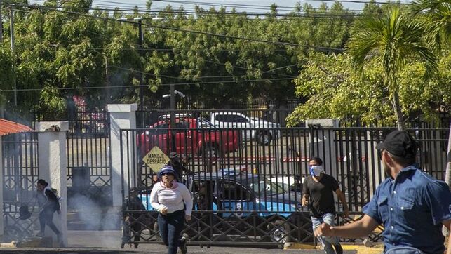 La Policía de Nicaragua recurre a la violencia pero no evita protestas
