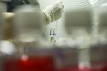 Consiguen crear nanorrobots que atacan células cancerígenas en la vejiga