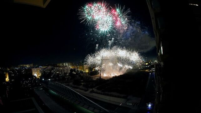 Valencia despide las Fallas y reduce a ceniza 7,67 millones de arte y sátira