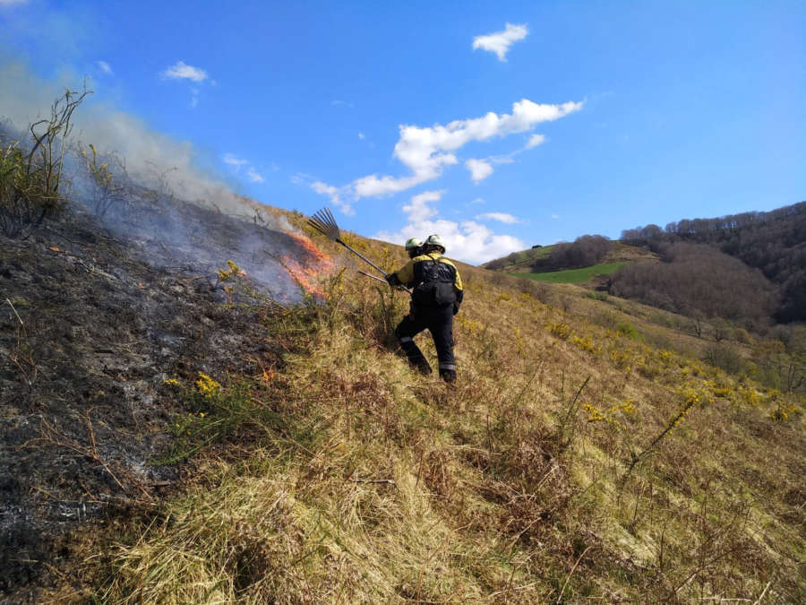 El Servicio de Bomberos intervino ayer en la extinción de 19 incendios y conatos, jornada en la que estaban prohibidas las quemas