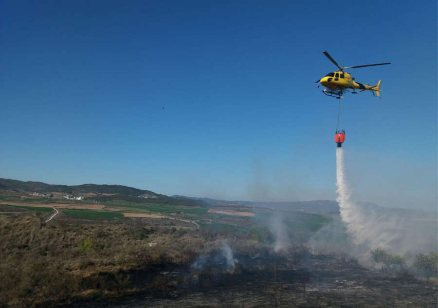 Doce incendios queman la vegetación en distintos puntos de Navarra esta tarde