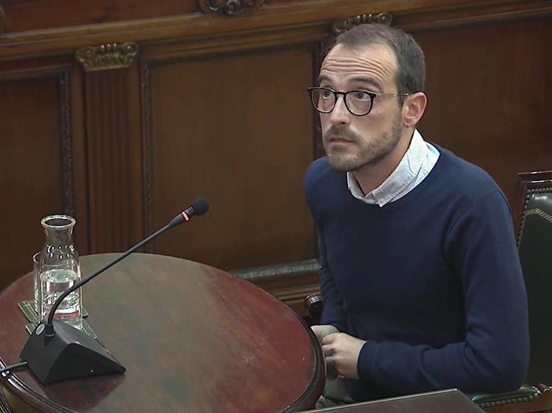 Juicio proceso: El Fiscal acusa de mentir al responsable de las campañas de publicidad del 1-O