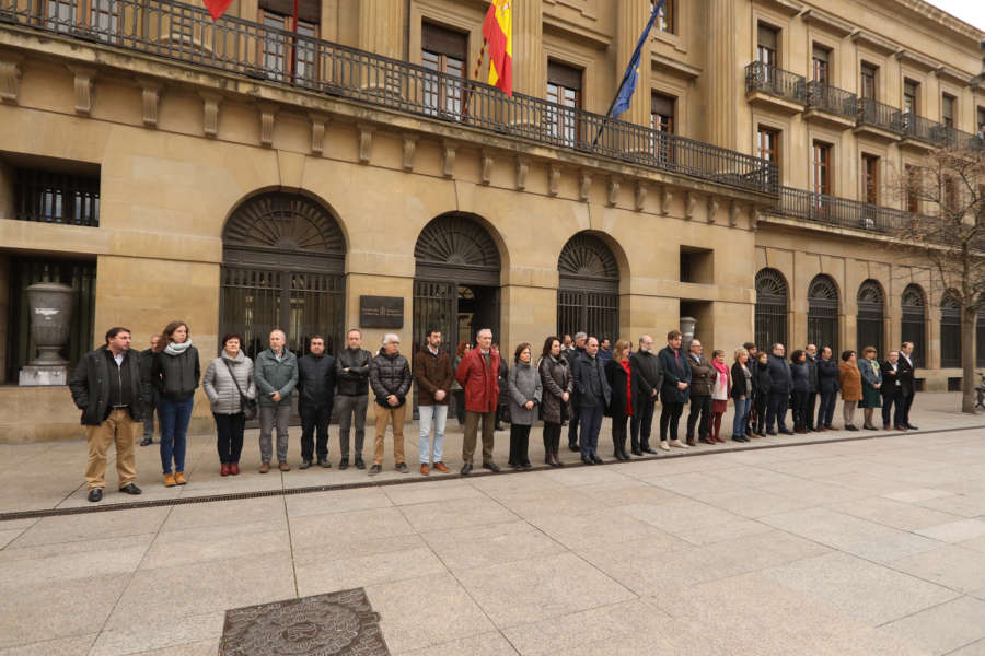 Navarra rinde homenaje a las víctimas del terrorismo en el 11M