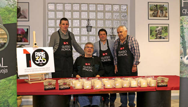 Ciento veinte cuñas de queso D.O. Roncal para el comedor solidario Paris 365