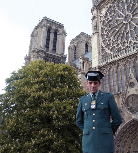 La Guardia Civil envía un mensaje de apoyo al Rector de la Catedral de Nôtre-Dame