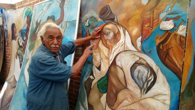 Artista plasma en murales las figuras de Cortés, Moctezuma y La Malinche