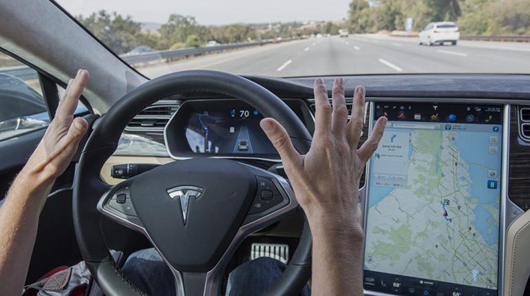 Investigan un accidente con un coche autónomo de Tesla en Poio (Pontevedra)