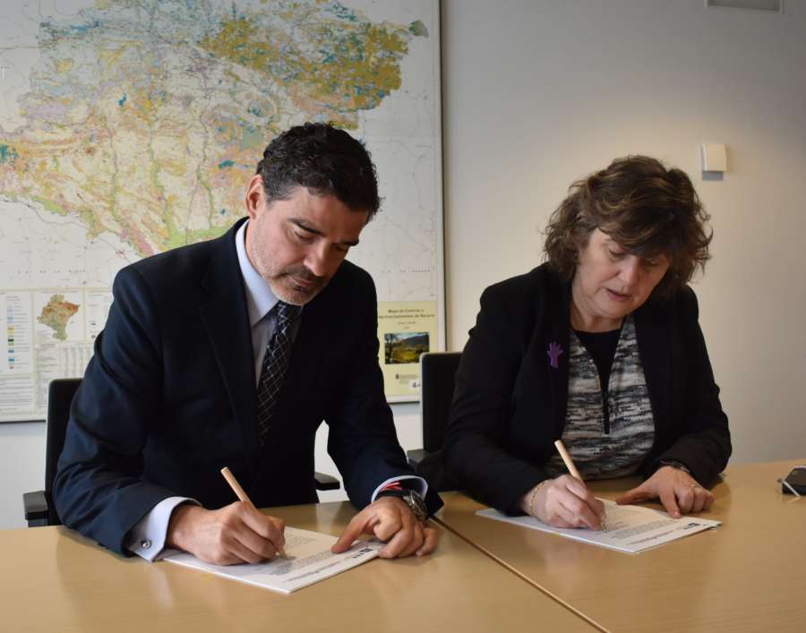 Medio Ambiente y Red Eléctrica firman un convenio para el estudio y la protección del águila real