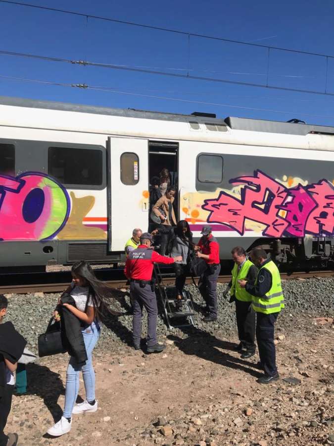La Policía Foral evacúa a pasajeros de un tren averiado a la altura de Lodosa