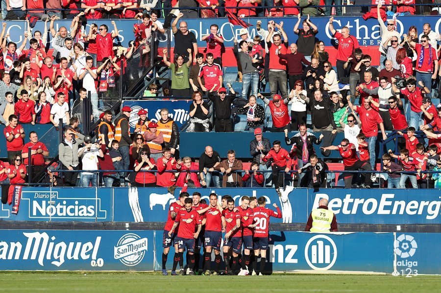 2-0. Osasuna se lanza al ascenso directo ante un Albacete que se quedó con nueve