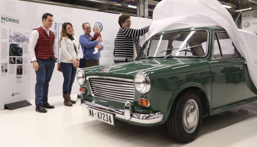 VW Navarra restaura el primer coche fabricado en Landaben, un Morris de 1966