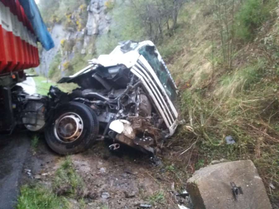 Accidente de tráfico con 5 vehículos implicados y posible causante a la fuga