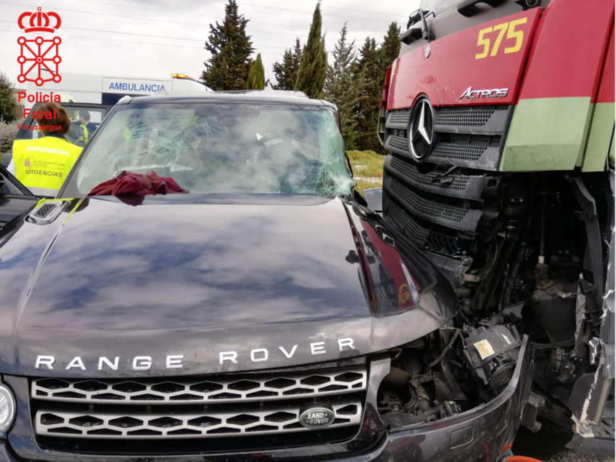 Dos heridos tras chocar un camión y un coche en Tafalla