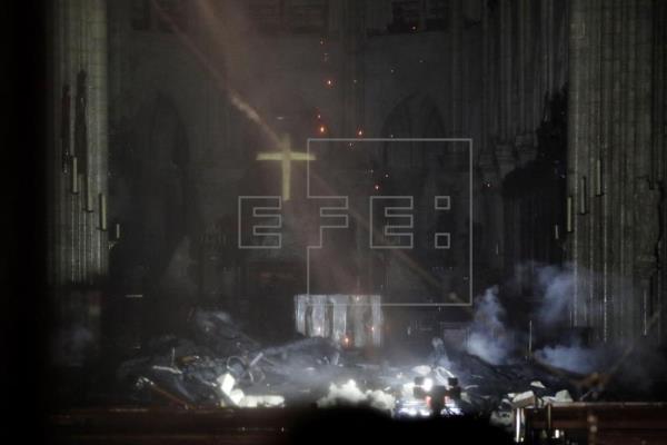 El mundo, conmocionado al ver arder la catedral Notre Dame de París