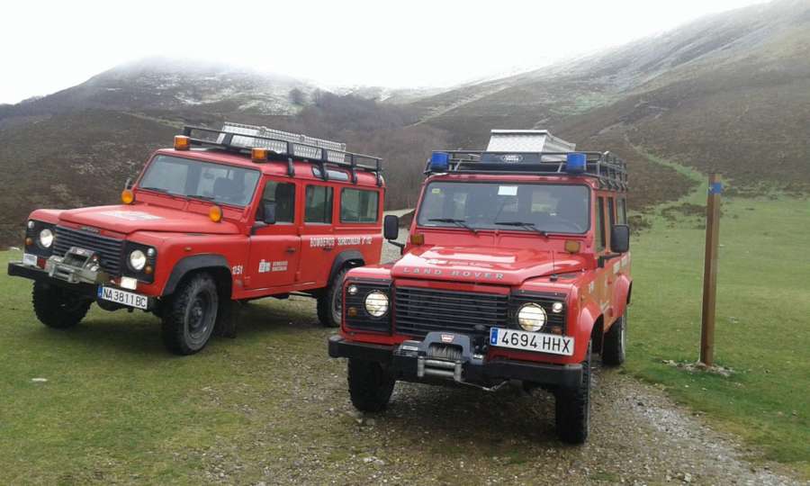 Los bomberos rescatan a 23 peregrinos del refugio de Izandorre