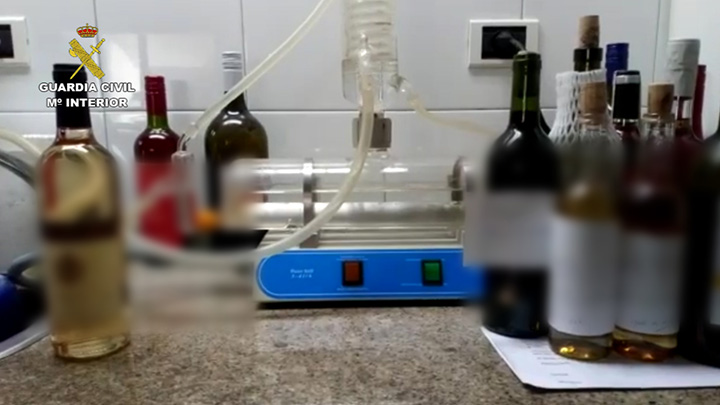 La Guardia Civil desarticula una organización fraude en embotellamiento de vino D.O.