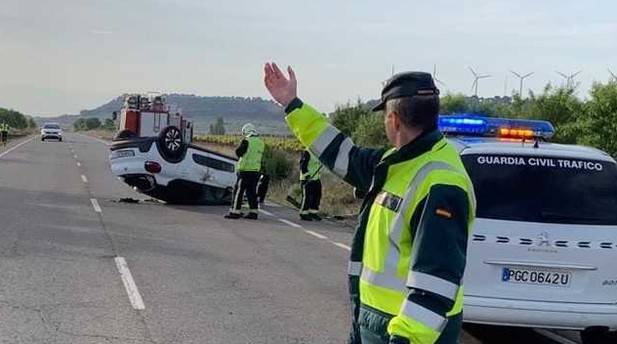 Un herido leve al volcar con su vehículo en Corella