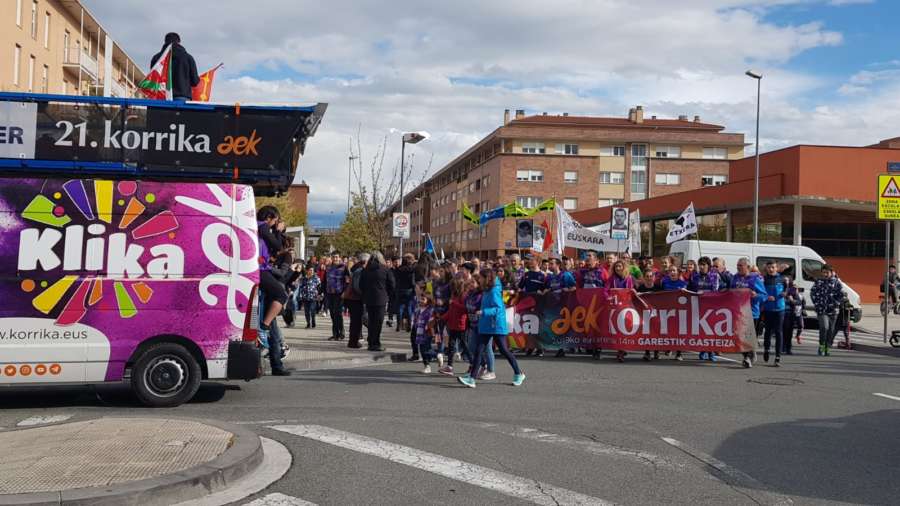Tres detenidos en Berriozar por mostrar fotos de etarras en la Korrika
