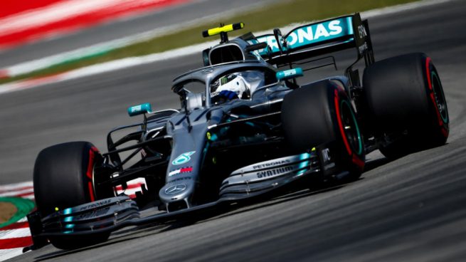 Bottas encabeza en Montmeló otra 'primera fila Mercedes'; Sainz saldrá el 12